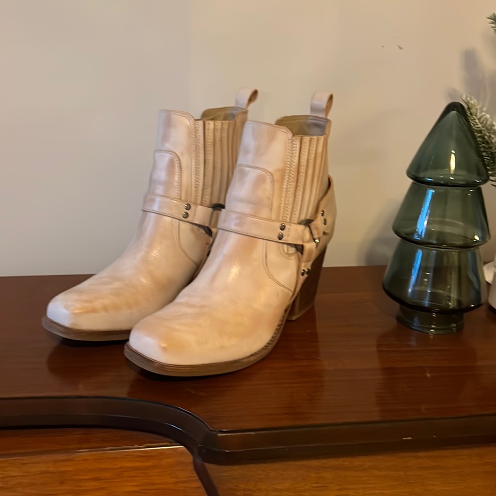 Matisse White Leather Ankle Boots